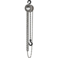 Graues Kettenzuggerät mit Haken und herabhängender Kette
