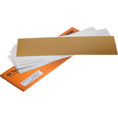 Gestapelte rechteckige Platten in Braun, Weiß und Orange