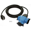 Schwarzes Kabel mit blauem Stecker und Aufdruck 0150